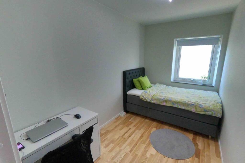 Homestay - Private Room In An Apartment Гьотеборг Екстериор снимка