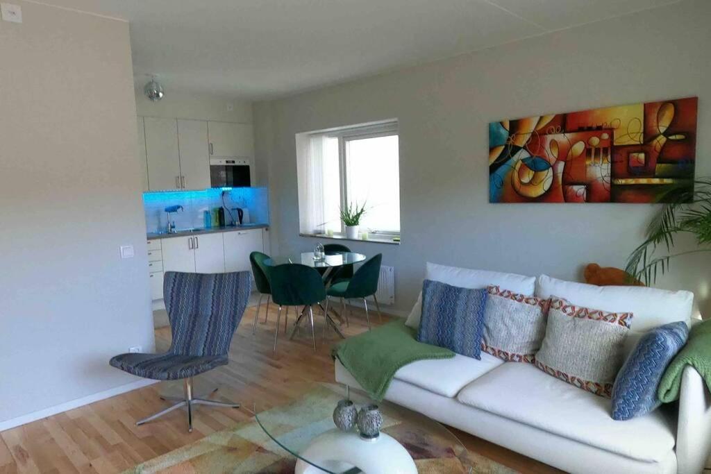 Homestay - Private Room In An Apartment Гьотеборг Екстериор снимка