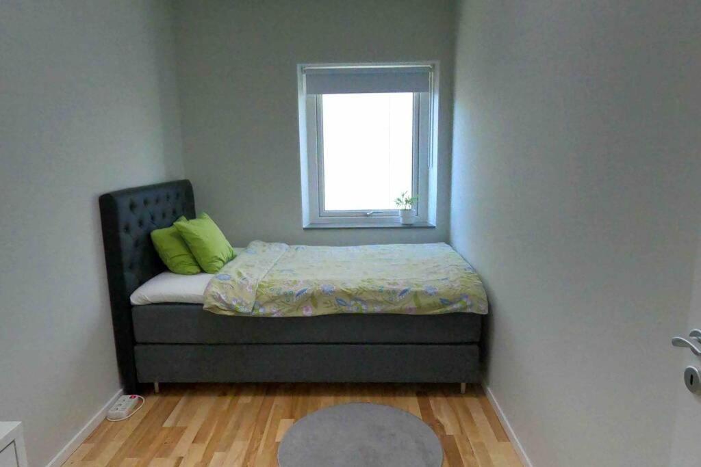 Homestay - Private Room In An Apartment Гьотеборг Екстериор снимка