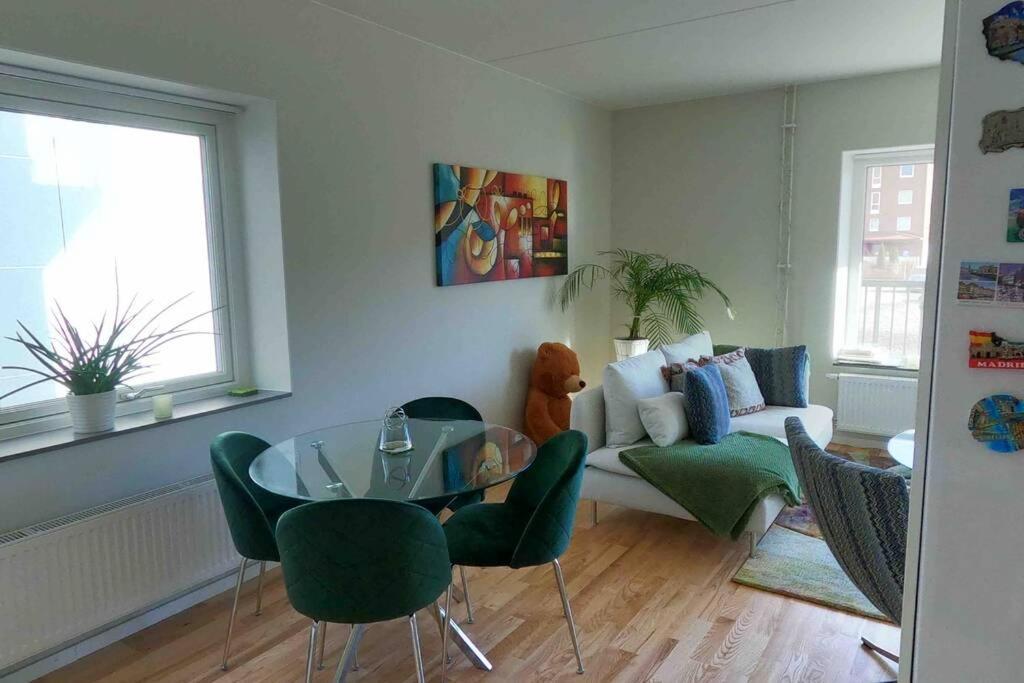 Homestay - Private Room In An Apartment Гьотеборг Екстериор снимка