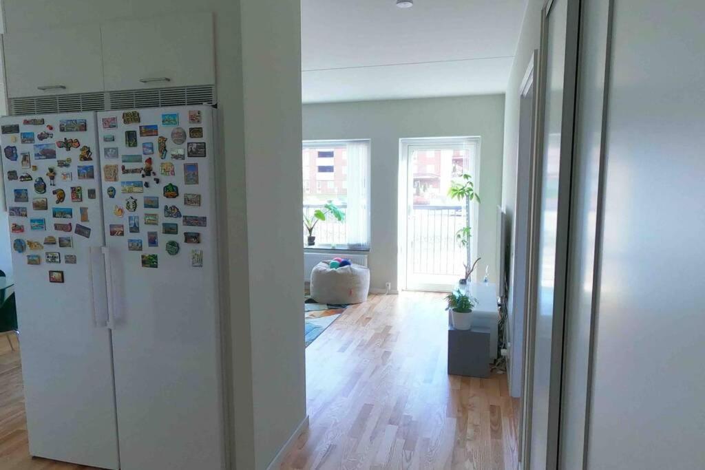 Homestay - Private Room In An Apartment Гьотеборг Екстериор снимка